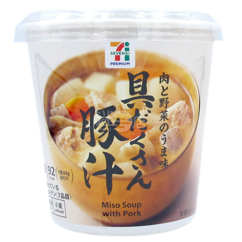 食材豐盛豬肉蔬菜味噌湯